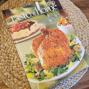 LIKE NEW!! 2010 Taste of Home Annual Cookbook